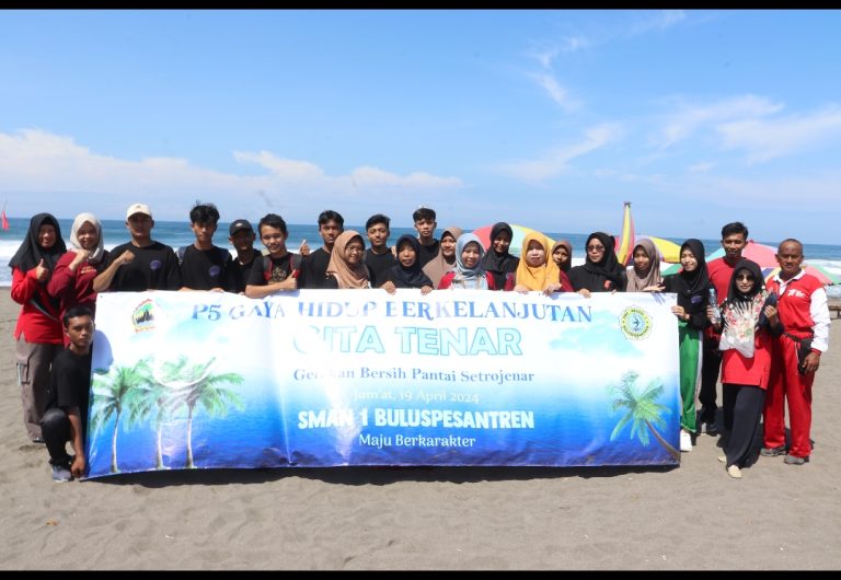 Read more about the article Peduli Lingkungan, Siswa SMAN 1 Buluspesantren Bersih-Bersih Pantai